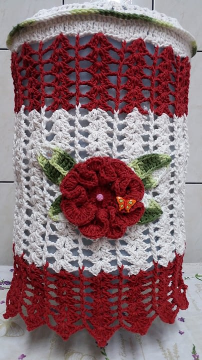 Capa de galao de agua de croche com flores Capa De Galao Com Flor Vermelha Cdg005 Silvana Croche